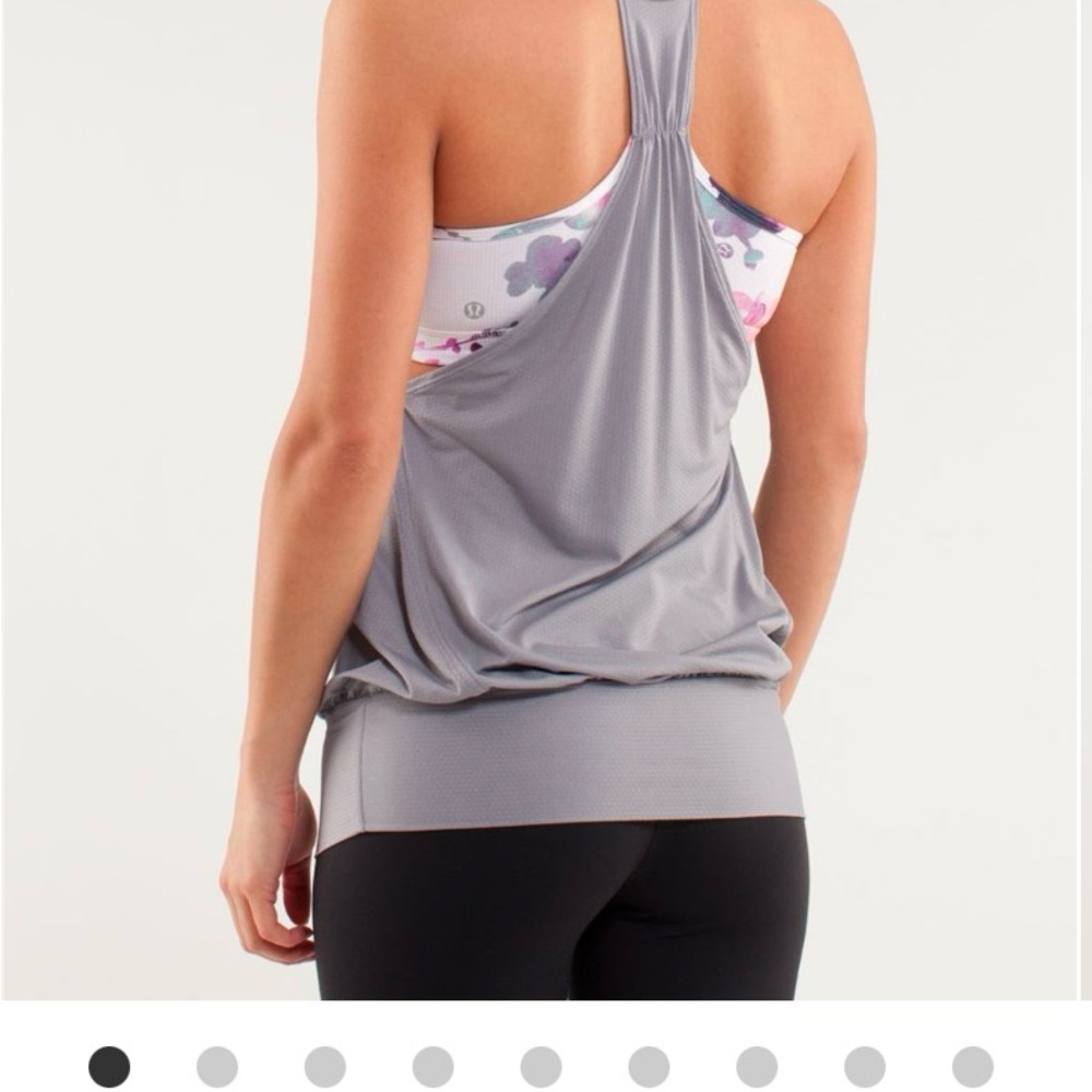 Lululemon No Limits Yoga Top Size 4 Small Grey and Pink Floral Built in Bra